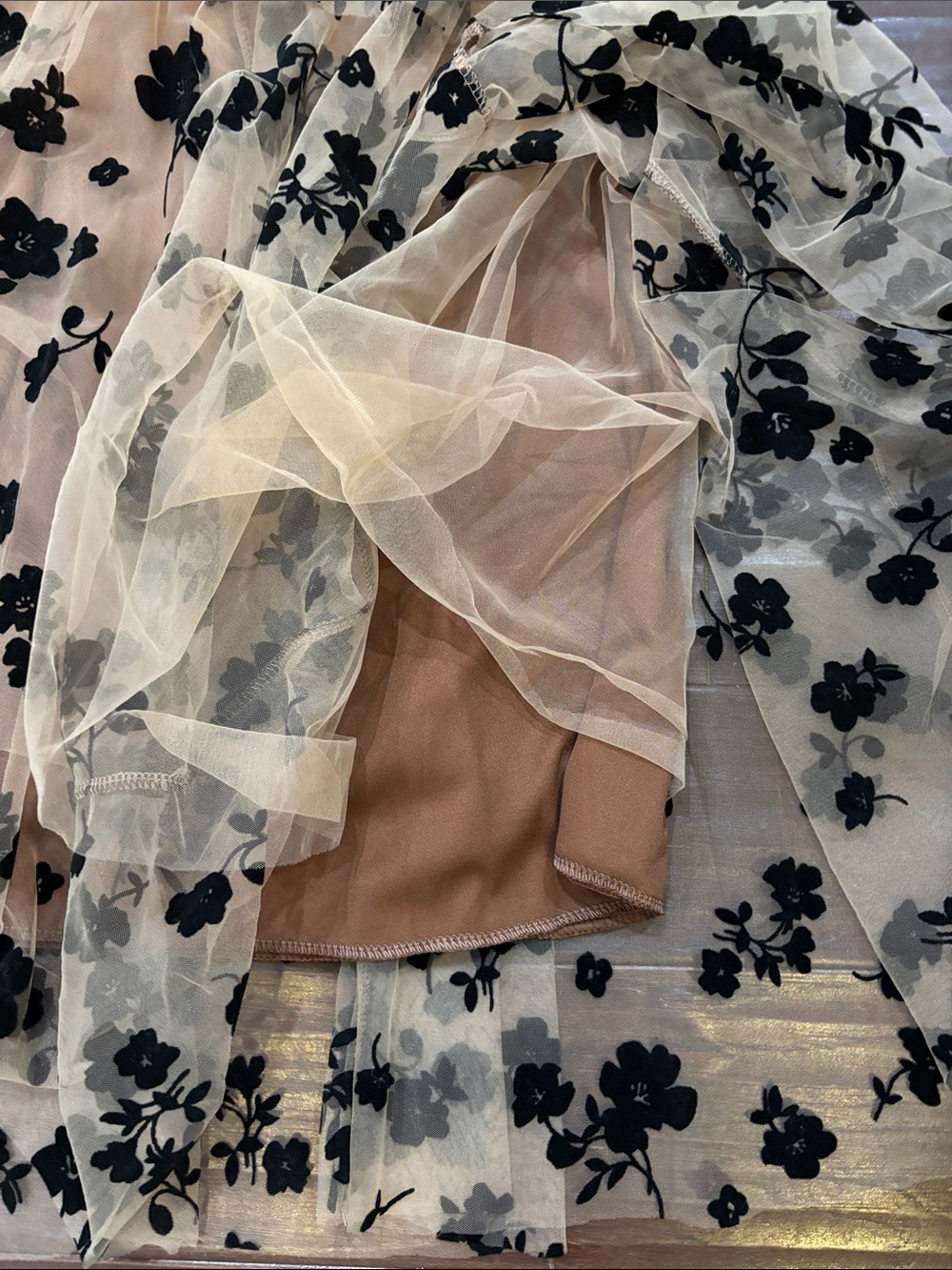 Source Unknown Black Floral Flocked Midi Skirt on Cream Mesh - Picture 4 of 4